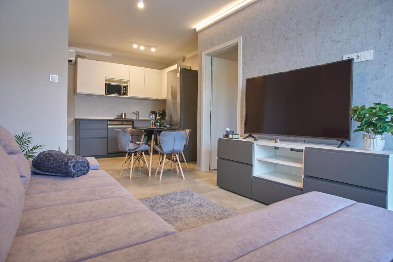 Sunlight Red Szeged Apartment Ngoại thất bức ảnh
