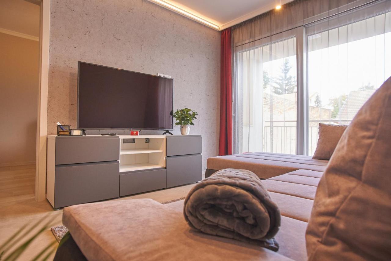 Sunlight Red Szeged Apartment Ngoại thất bức ảnh